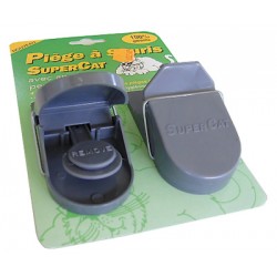 Plastic mouse trap 