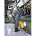 Milking apron with sleeves