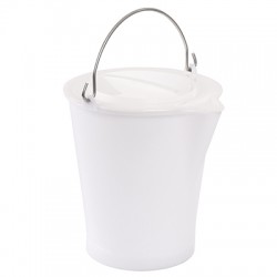 Gratuated bucket with spout